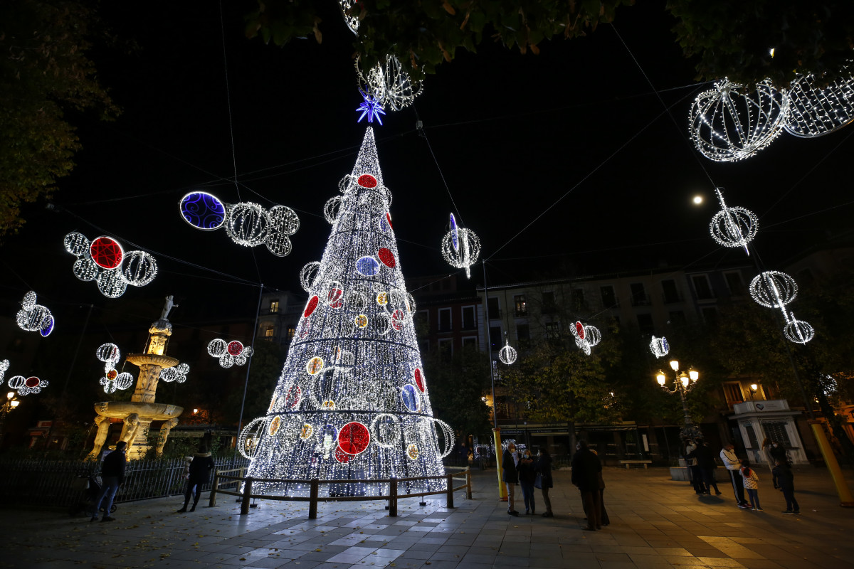 Els llums de Nadal de l'any 2020 s'encenen a Granada. Granada, 30 de novembre de l'any 2020.
