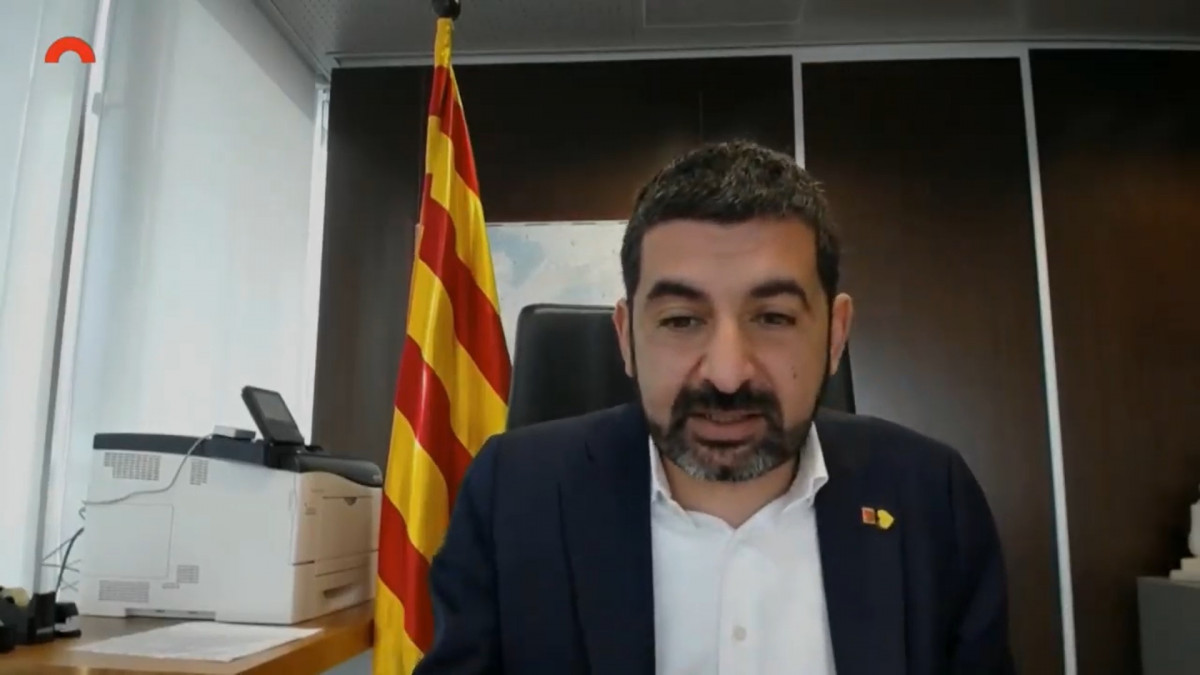 El conseller d'Empresa i Ocupació, Afers Socials i Famílies, Chakir el Homrani, interve telemàticament a la Comissió d'investigació de la gestió de les residències de gent gran de Parlament.