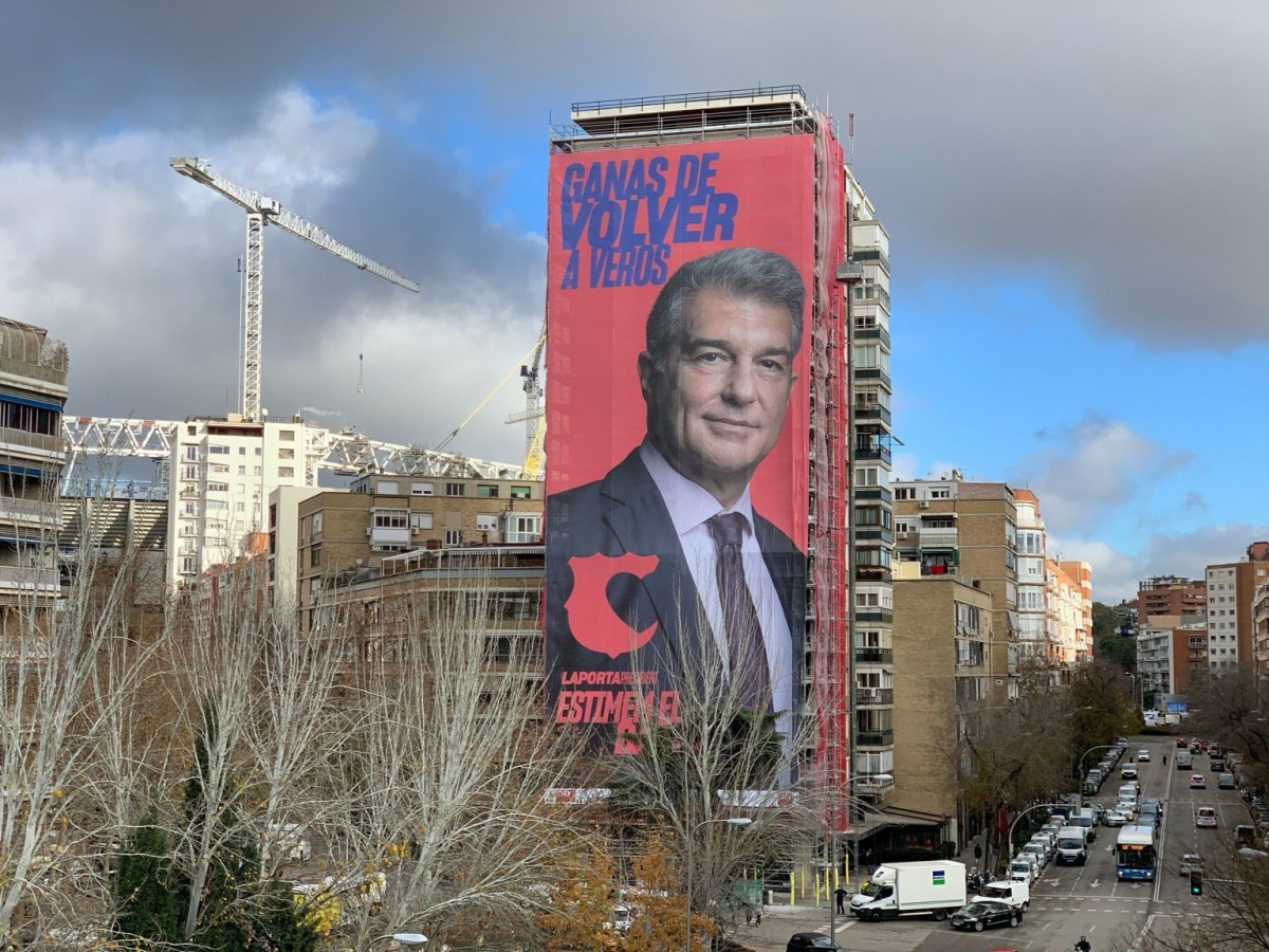 Publicitat de l'precandidat a la presidència de l'FC Barcelona Joan Laporta a al Santiago Bernabéu, estadi de l'Reial Madrid.
