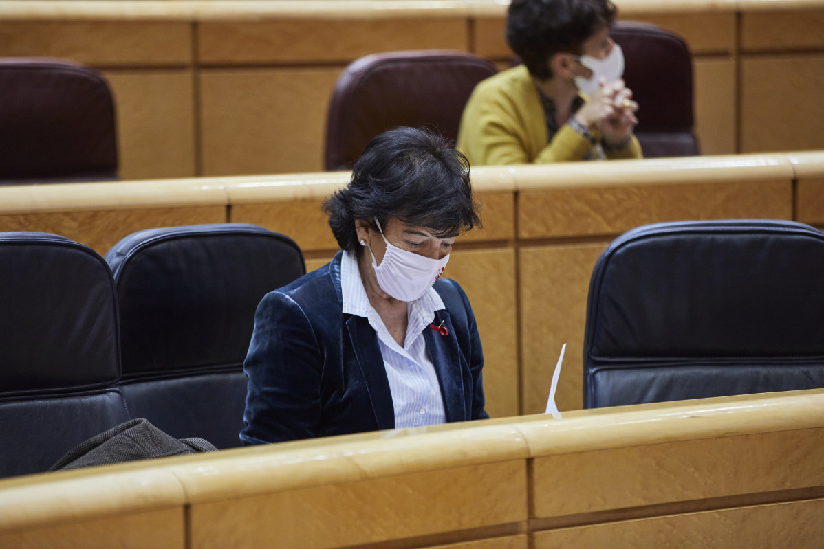 La ministra d'Educació i Formació Professional, Isabel Celaá, durant una sessió de control a Govern al Senat, a Madrid (Espanya), a 1 de desembre de 2020.