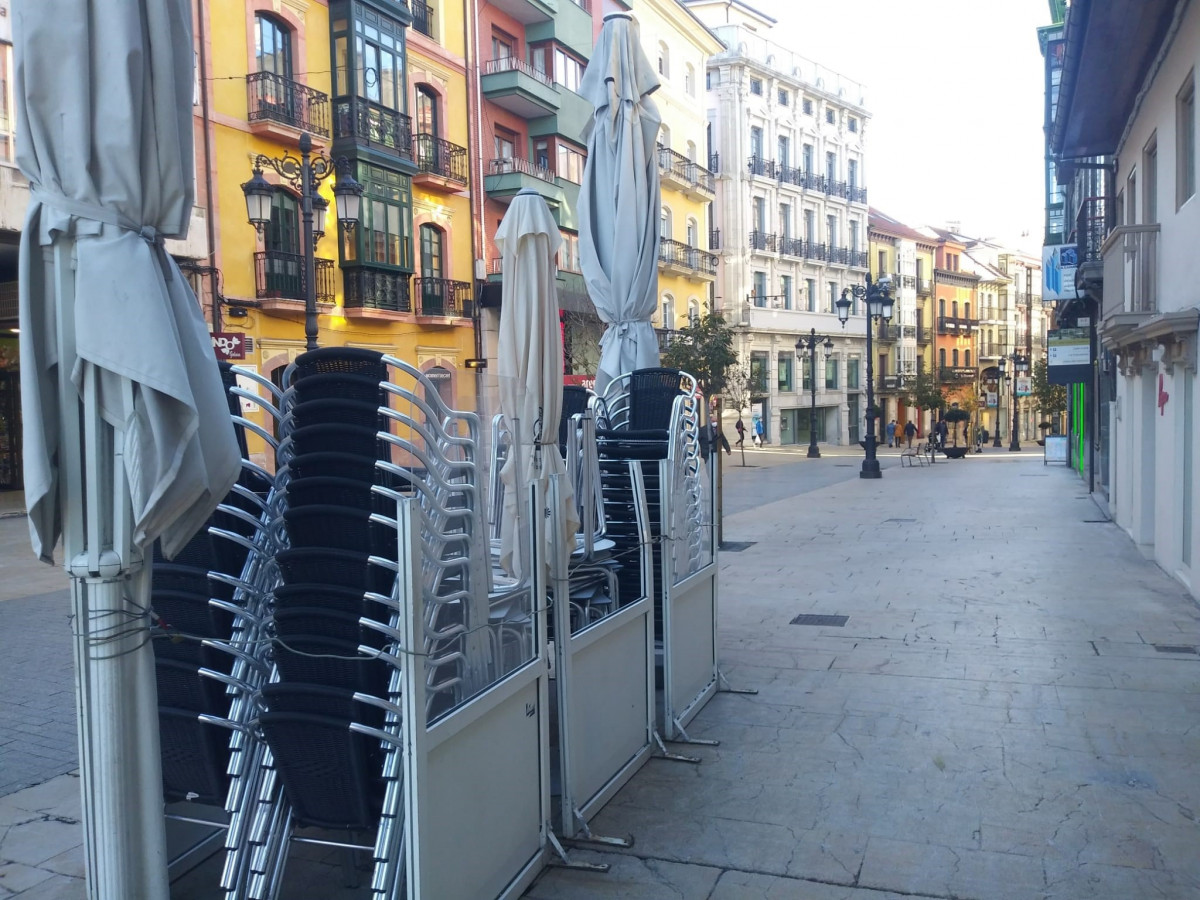 Bars, terrasses, tancament d'activitat no essencial a Avilés, Astúries.
