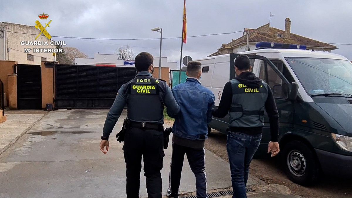 Desarticulada una xarxa criminal que va realitzar més de 260 estafes amb la venda de mascaretes i material per a la COVID-19