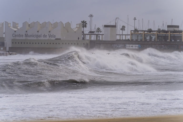 Barcelona desactiva el pla d'emergència municipal per mal estat de la mar