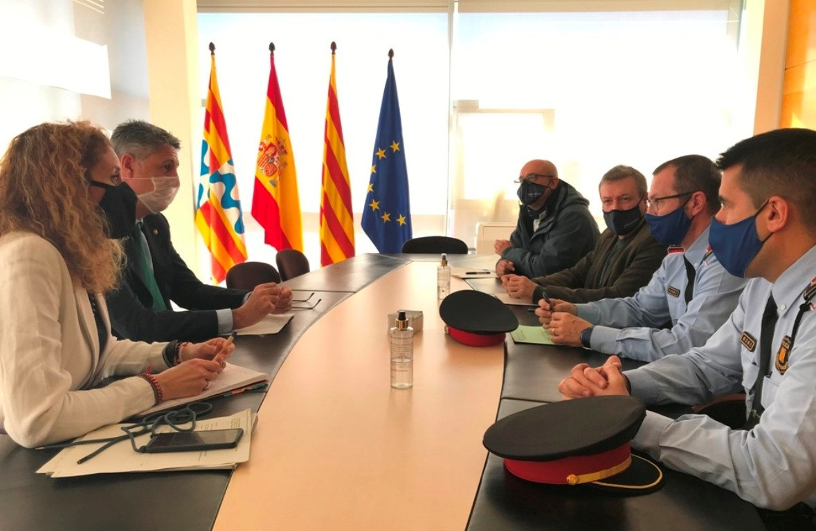 L'alcalde de Badalona Xavier García Albiol, la regidora de Seguretat Irene González, el cap de Mossos a la ciutat Alfons Sarrias i els intendents de la Policia Local Conrado Fernández i Juan Antonio Pou, el 13 de gener de 2020.