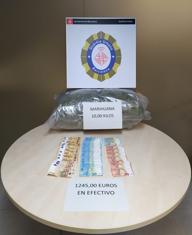 EuropaPress 3518993 successos dos detinguts intentar enviar 10 quilos marihuana empresa