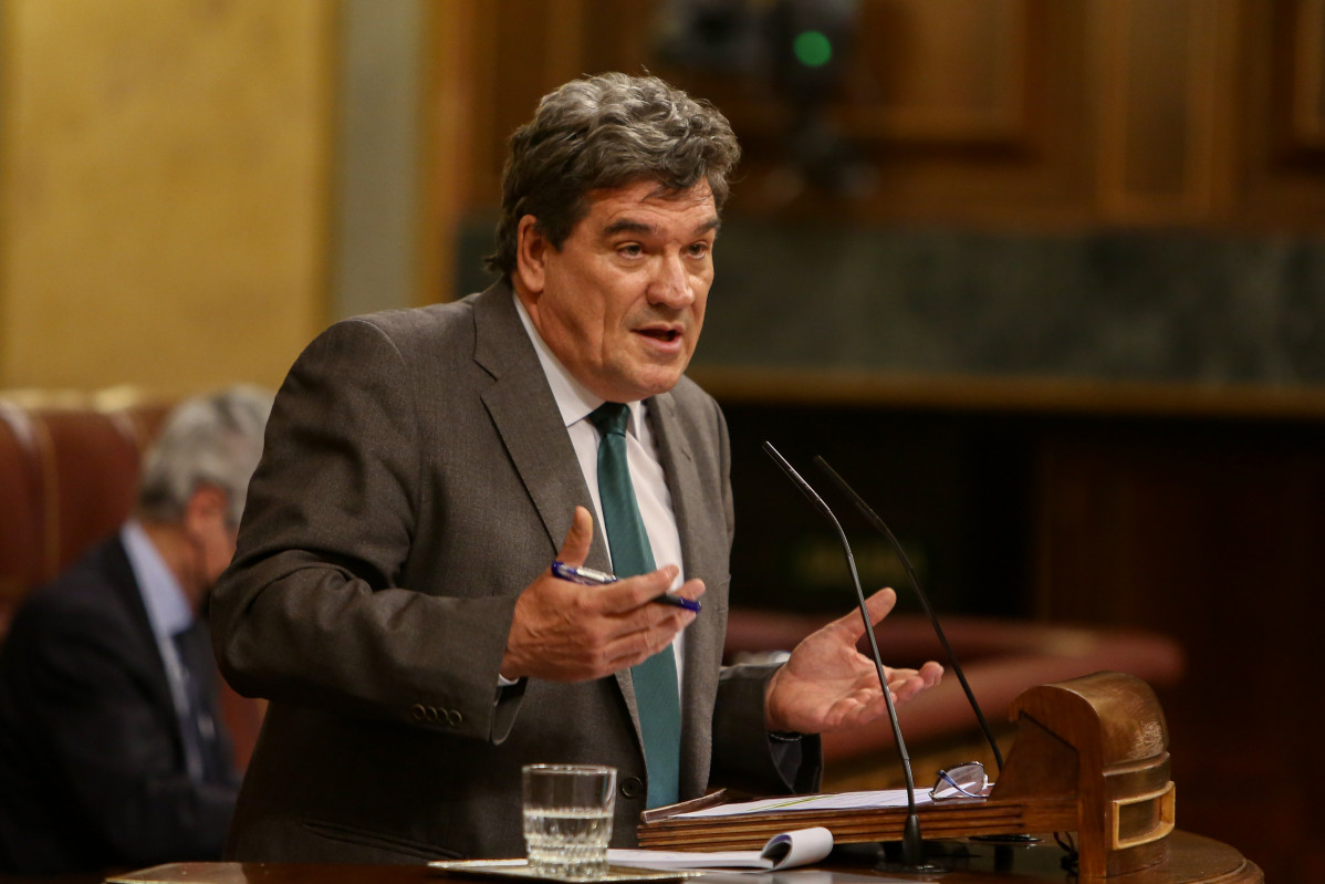 El ministre de Seguretat Social, Inclusió i Migracions, José Luis Escrivá, intervé durant una sessió de control a l'Executiu, a Madrid (Espanya), a 16 de desembre de 2020. Aquesta sessió de