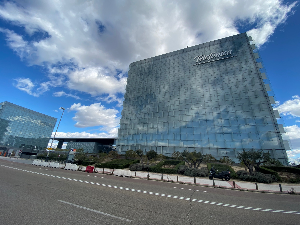 Edifici on es troba la seu de Telefónica situada a Ronda de la comunicació, Madrid (Espanya)