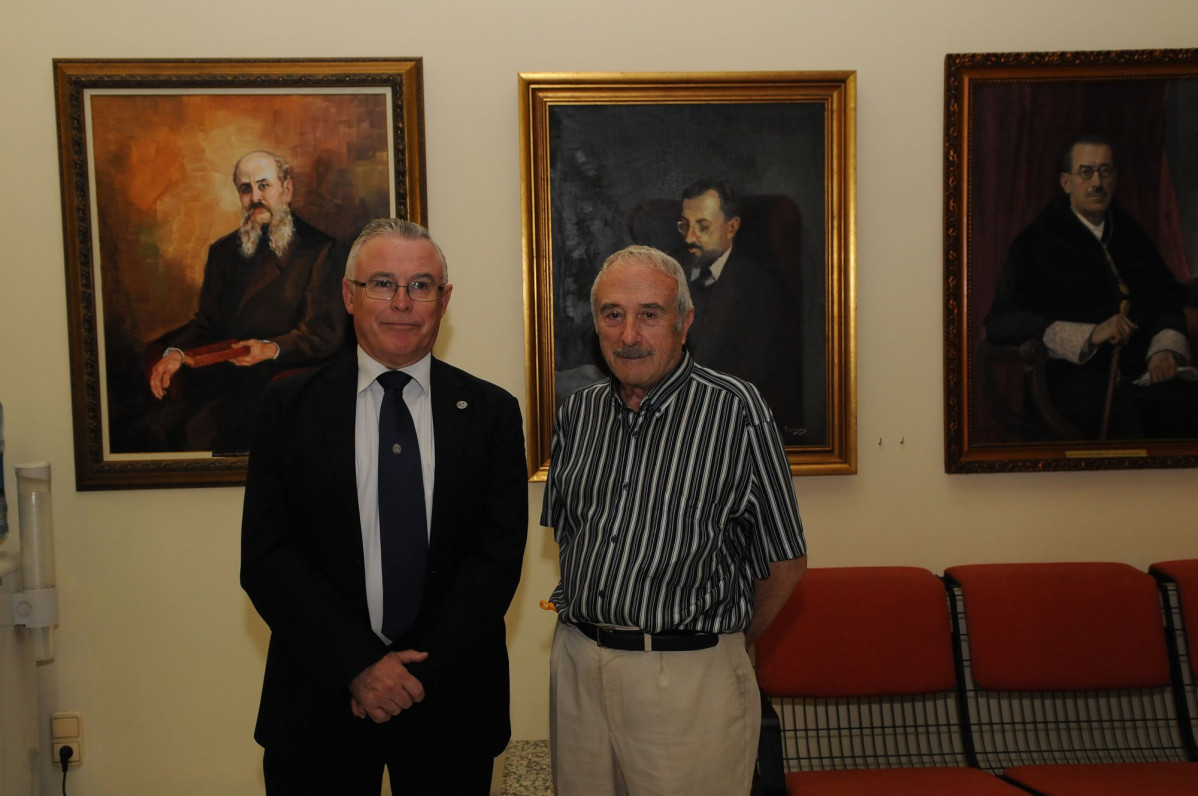 L'exrector de la UMU José Antonio Cobacho, a l'esquerra, i el pintor Josep Maria Falgas