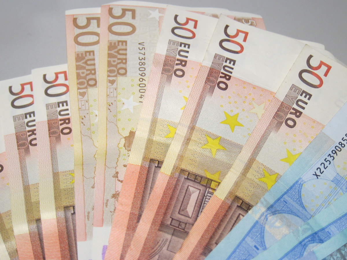 Bitllets d'euro, diners