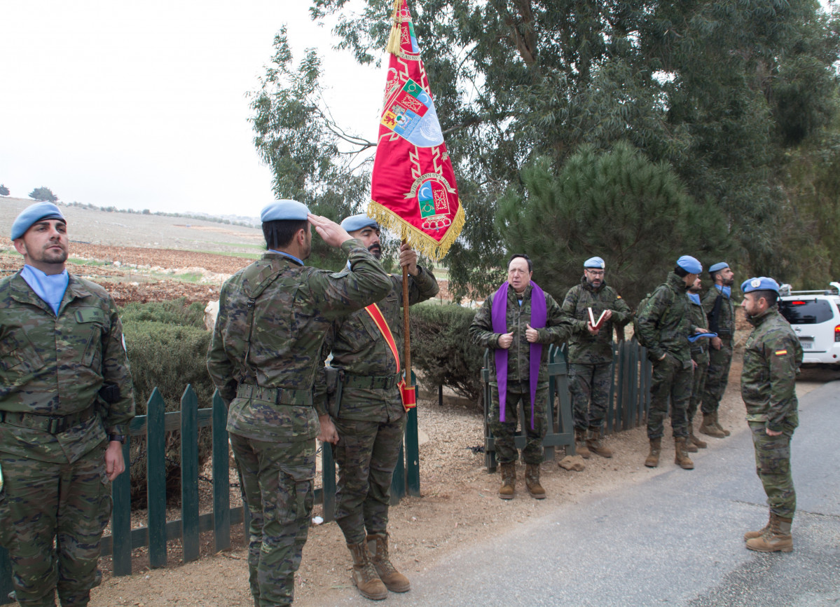 L'arquebisbe castrense Juan de el Riu en una visita als cascos blaus espanyols