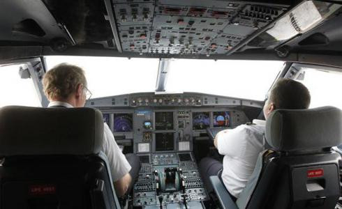 Lufthansa obliga a volar amb dues persones en cabina en les seves aerolínies