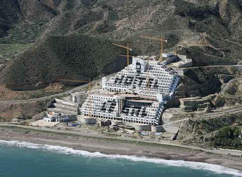 El Tribunal Suprem determinarà si el sòl de l'Algarrobico és o no urbanitzable