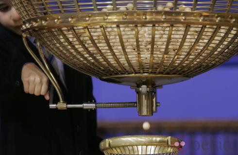 Els espanyols compren de mitjana dos dècims a Internet per la Loteria de Nadal