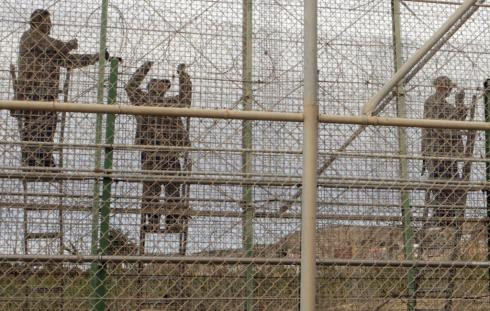L'Associació Unificada de la Guàrdia Civil reclama "directrius" davant les allaus a les tanques de Ceuta i Meli