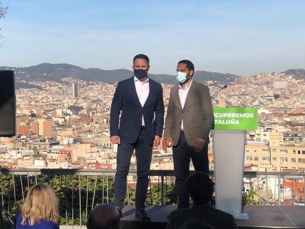 El president de Vox, Santiago Abascal, al costat de l'candidat a la Presidència de la Generalitat, Ignacio Garriga