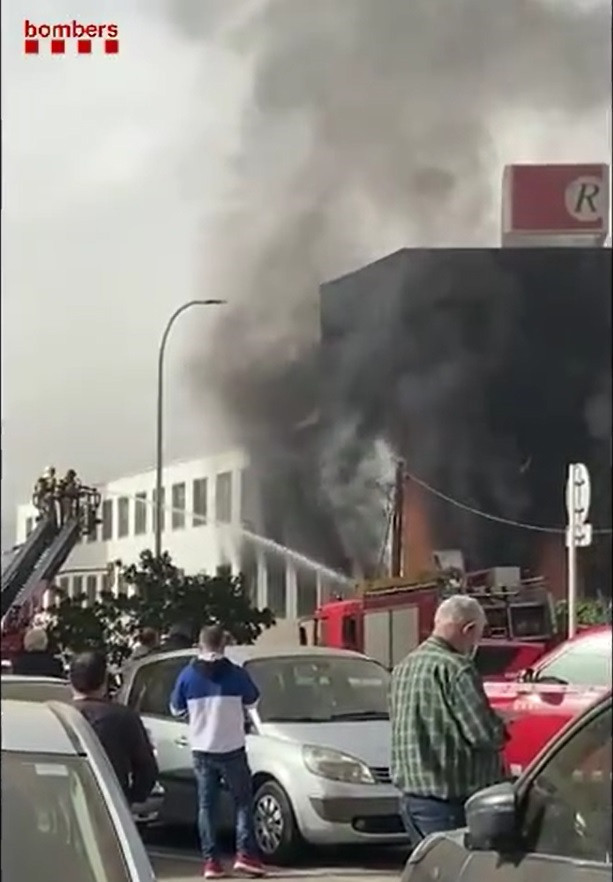 EuropaPress 3550516 estabilitzat incendi cremat indústria rubi barcelona
