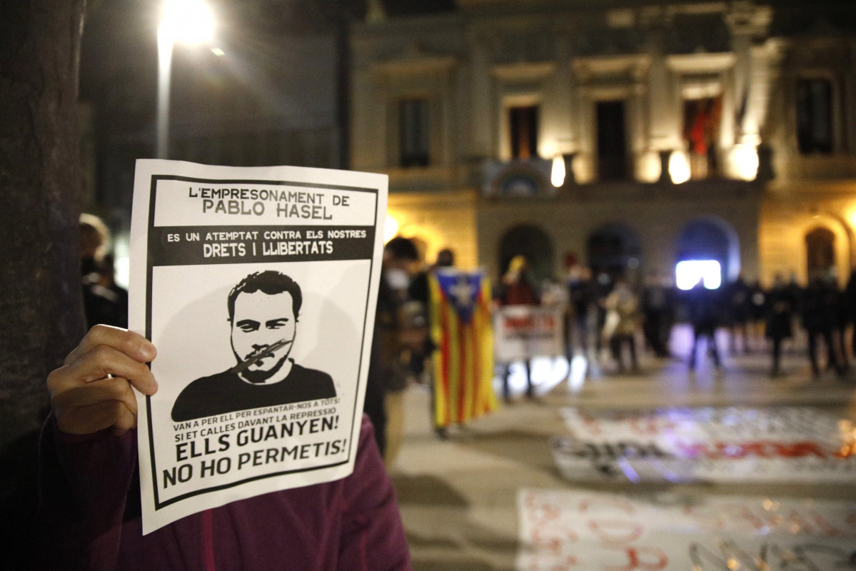 Concentració per demanar la manifestació de l'raper condemnat a presó Pau Hasel a Barcelona