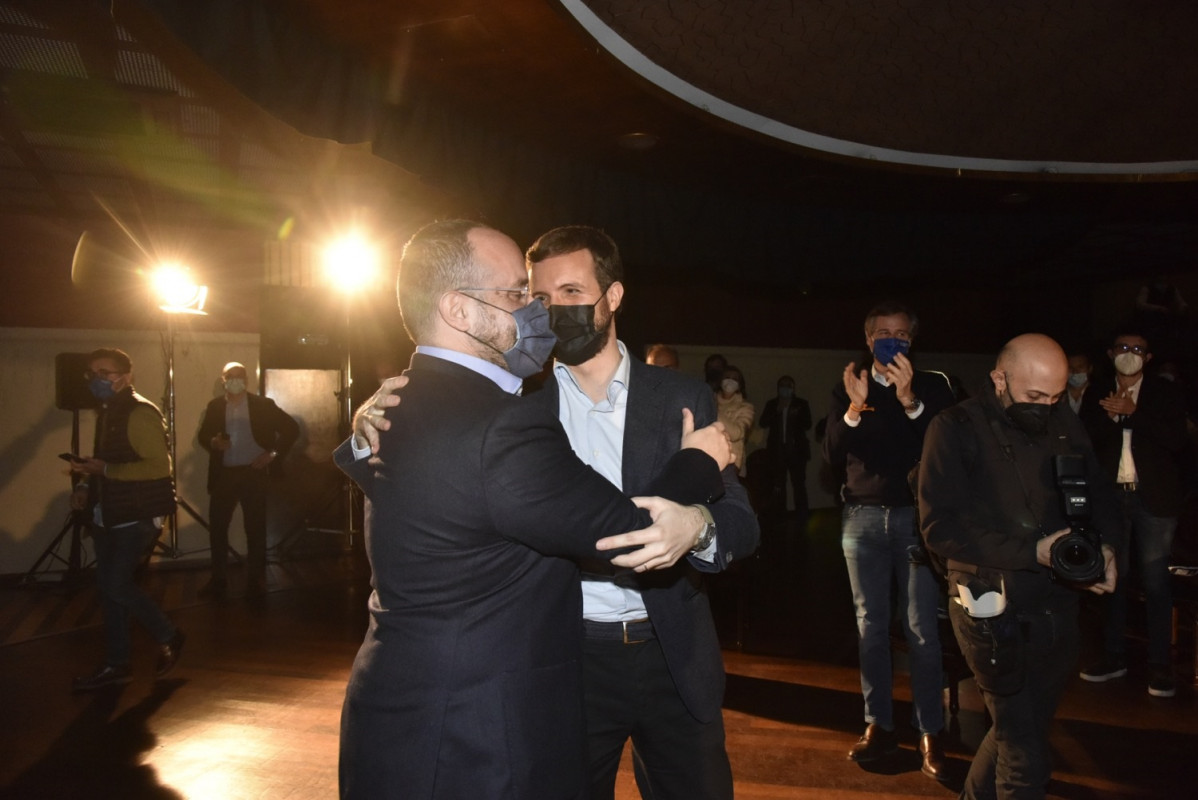 (I-D) El Candidats De el PP A les Eleccions De l'14F, Alejandro Fernández, I El President De el Partit, Pablo Casado, A l'Acte De Tancament De Campanya A Barcelona