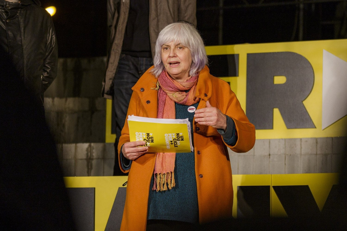 La candidata de la CUP a la Presidència de la Generalitat, Dolors Sabater, a l'acte final de campanya des de Badalona