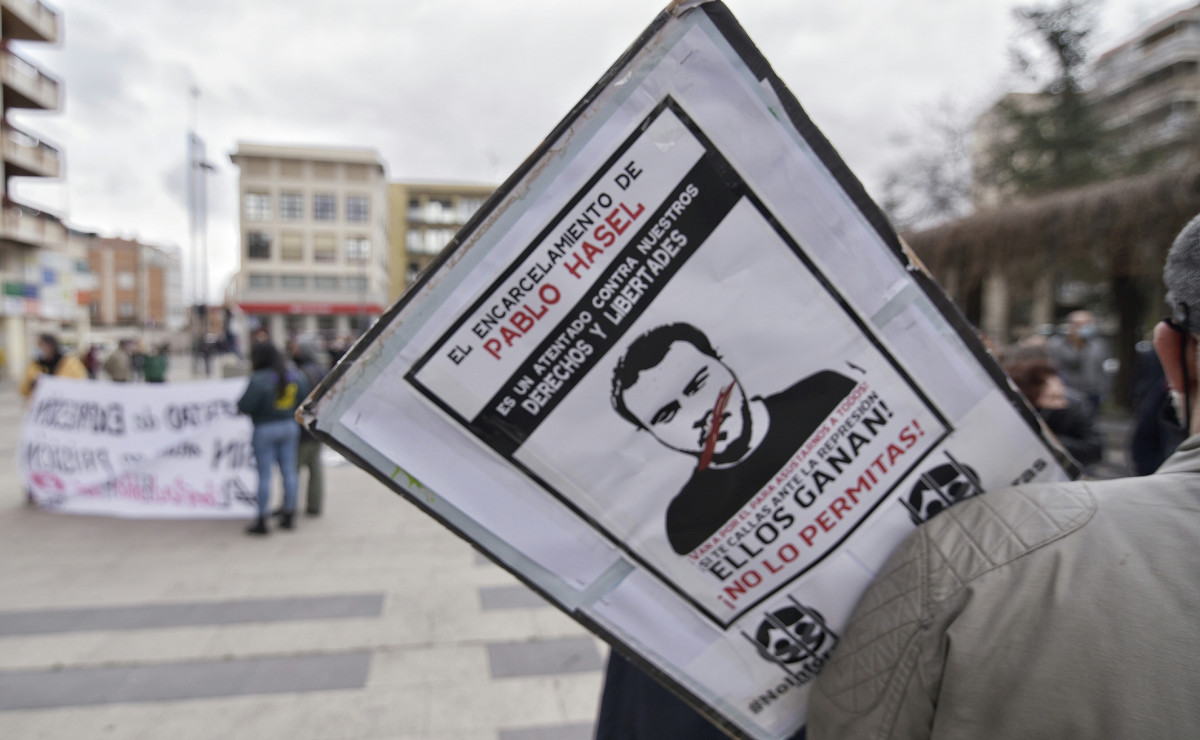 Pancarta en contra de l'empresonament de Pablo Hasel