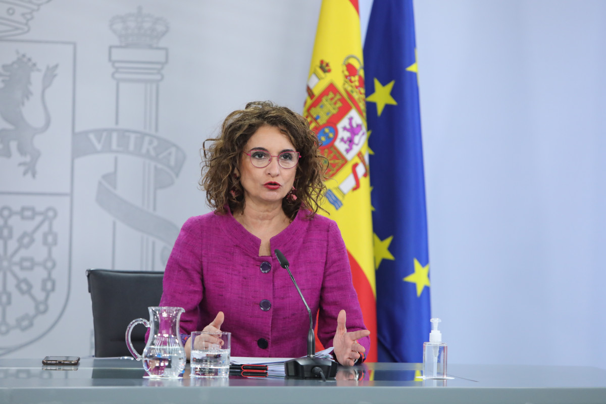 La portaveu de Govern i ministra d'Hisenda, María Jesús Montero compareix en roda de premsa posterior a Consell de Ministres celebrat a Moncloa, a Madrid (Espanya), a 16 de febrer de 2021.