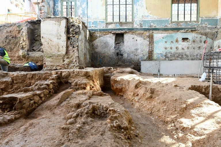 Troben restes romanes de més de mil anys a l'rehabilitar un equipament de Rubí (Barcelona)
