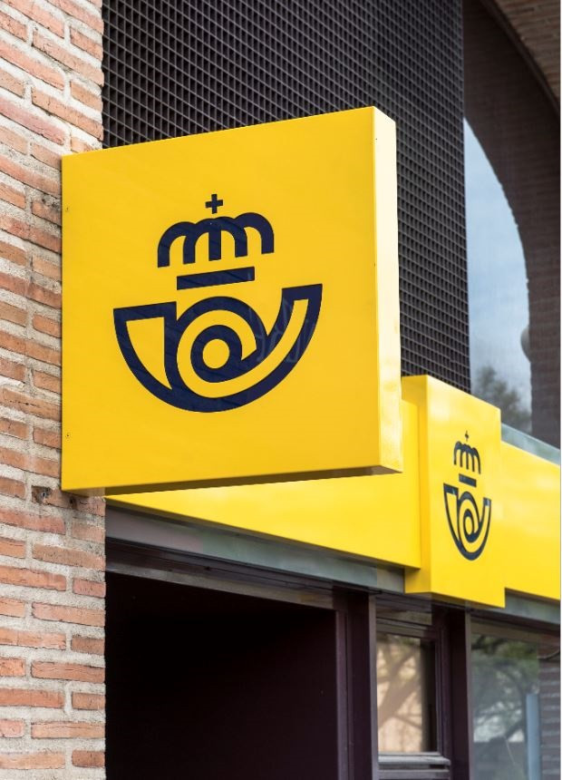 VilaWeb Els clients de l'Santander ja poden retirar i ingressar efectiu des de les oficines de Correus