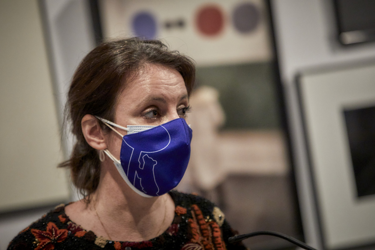 La delegada de l'Àrea de Cultura, Turisme i Esports de l'Ajuntament de Madrid, Andrea Levy, durant la inauguració de l'exposició 'Arc. Recorreguts Fotogràfics 'a Condeduque, a Madrid (Espanya), a 4 de febrer de 2021. La mostra reuneix més de dos d