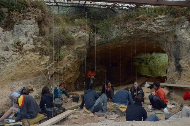 EuropaPress 3580528 excavacions cova els Teixoneres moia barcelona