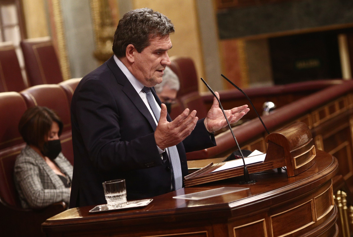El ministre d'Inclusió, Seguretat Social i Migracions, José Luis Escrivá, intervé durant una sessió plenària al Congrés dels Diputats, a Madrid (Espanya), a 18 de febrer de 2021. El ple té lloc un dia després de les manifestacions o