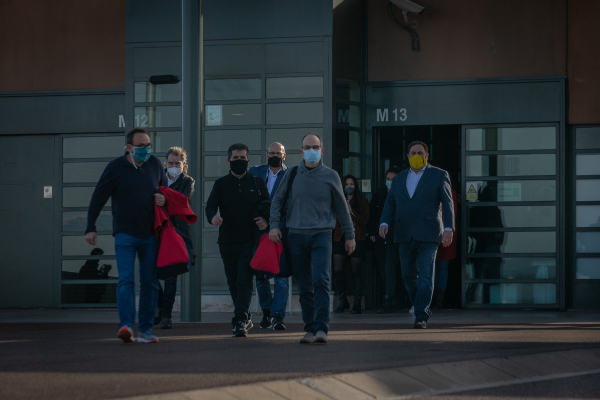 Arxiu - L'exconseller Josep Rull; l'expresident de l'ANC Jordi Sànchez; l'exconseller Raül Romeva; el líder d'ERC Oriol Junqueras, al sortir de la presó de Lledoners on compleixen condemna per l'1-O, a 29 de gener de 2021.