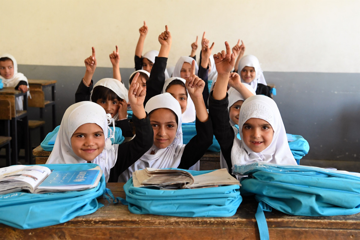 Nenes en una escola de l'Afganistan recolzada per UNICEF