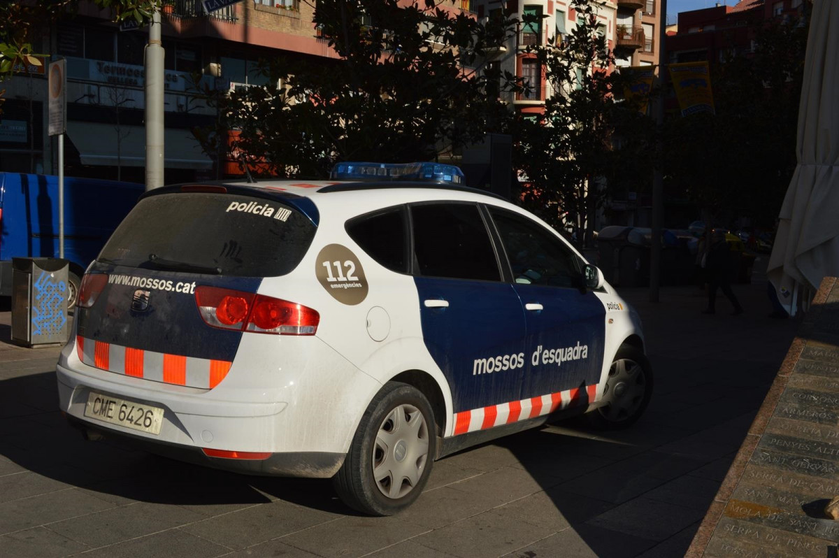 Arxiu - Cotxe mossos (arxiu)
