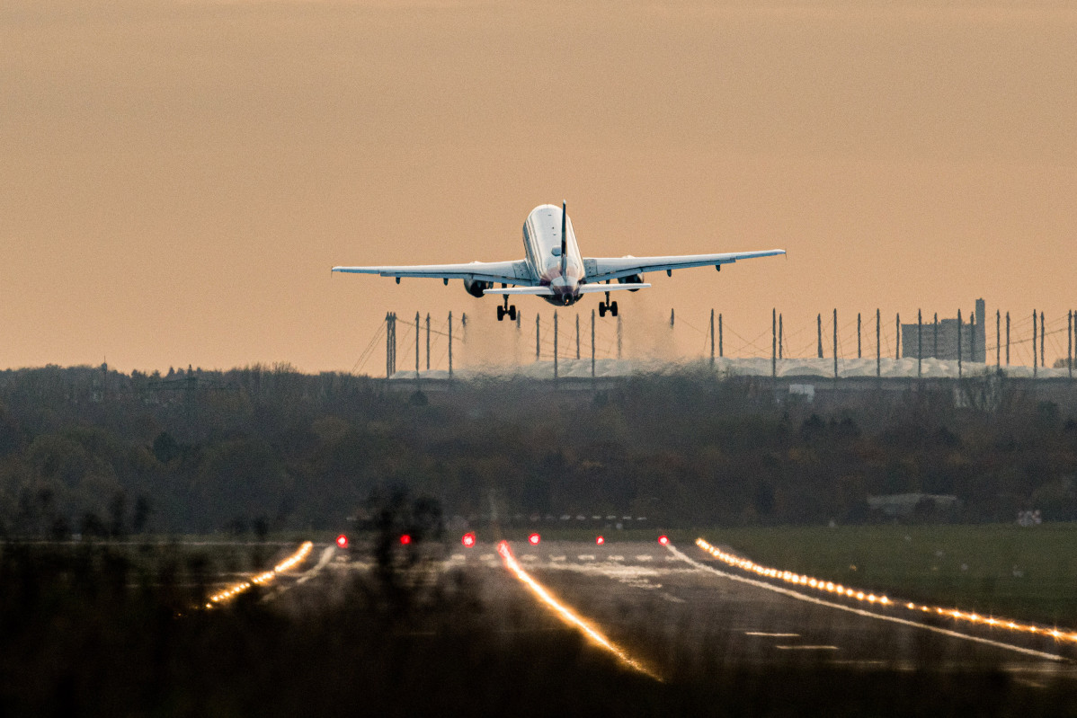 EuropaPress 3605553 13 november 2020 hamburg an airbus of the airline Eurowings takes off from