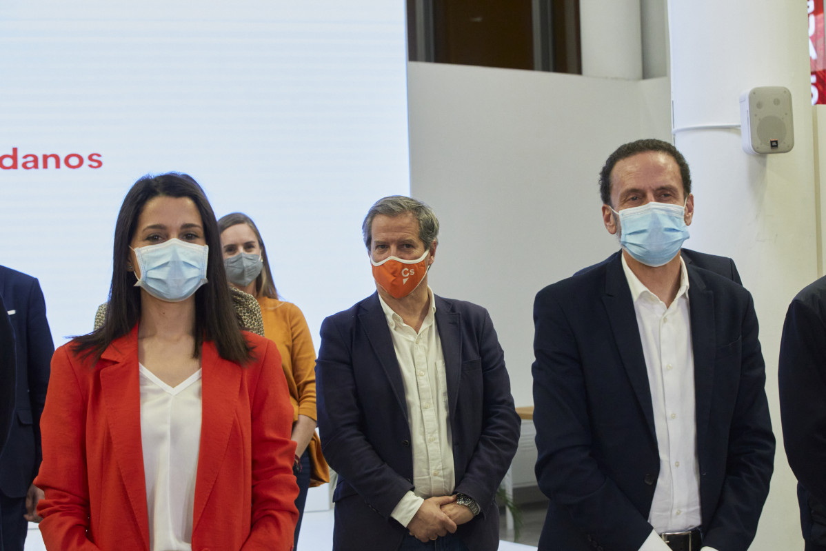 La presidenta de Ciutadans, Inés Arrimadas García, i El portaveu parlamentari de Cs, Edmundo Bal, en la declaració que ha donat Acostades després d'una reunió de l'Executiva Nacional, a Madrid (Espanya), a 15 de març de 2021.