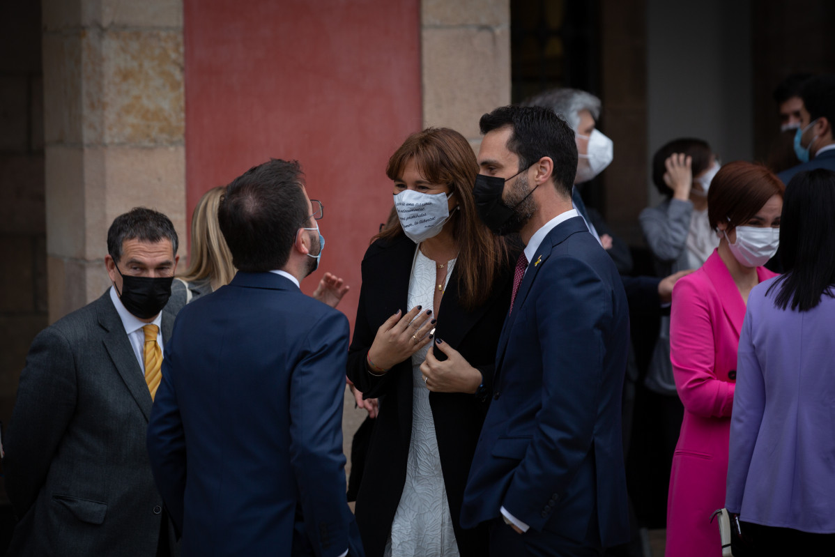 (I-D) El vicepresident de la Generalitat en funcions, Pere Aragonès; la candidata de Junts, Laura Borràs; i l'expresident de Parlament Roger Torrent.