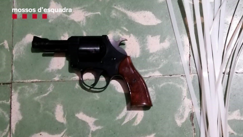 EuropaPress 3610844 arma confiscada detinguts