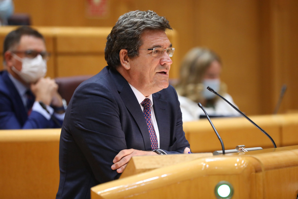 Arxiu - El ministre d'Inclusió, Seguretat Social i Migracions, José Luis Escrivá, al Senat