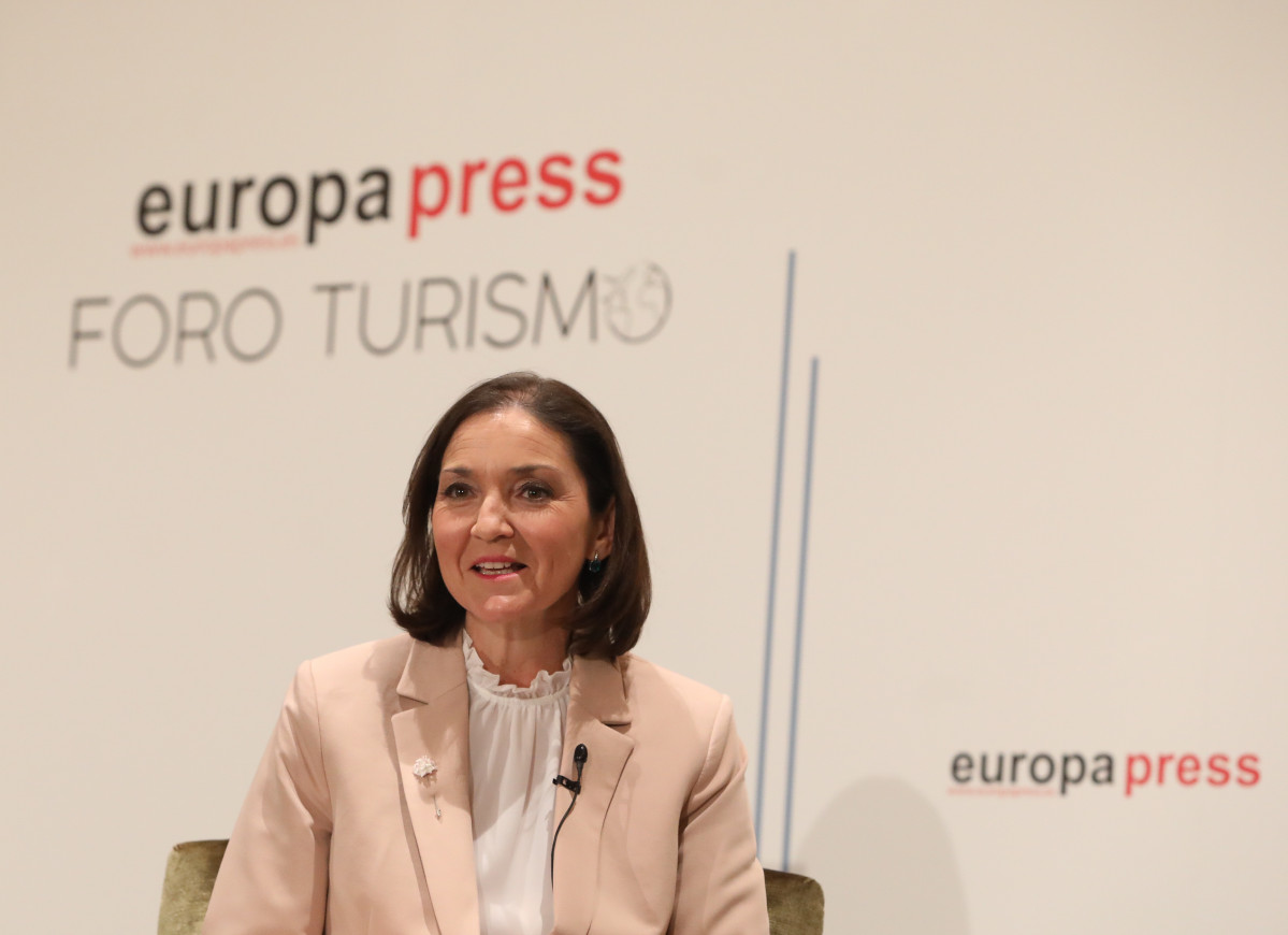 La ministra d'Indústria, Comerç i Turisme, Reyes Maroto, intervé en la inauguració dels nous esmorzars informatius sobre Turisme per Fòrum Turisme d'Europa Press a l'Hotel Eurostars Madrid Tower, a Madrid (Espanya), a 22 de març de 2021.