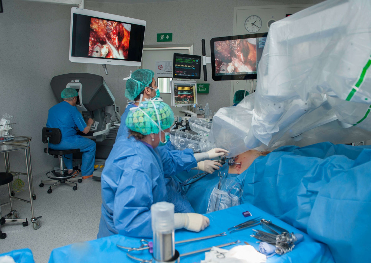 L'Hospital de Bellvitge realitza la primera extirpació total de pròstata per càncer en règim ambulatori d'Espanya, fet que suposa que el pacient pugui tornar a casa el mateix dia de la cirurgia.