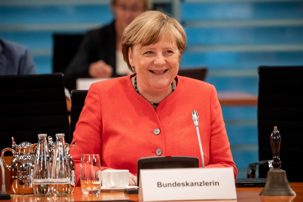 VÍDEO: VilaWeb Merkel adverteix que les diferències dels 27 sobre el fond