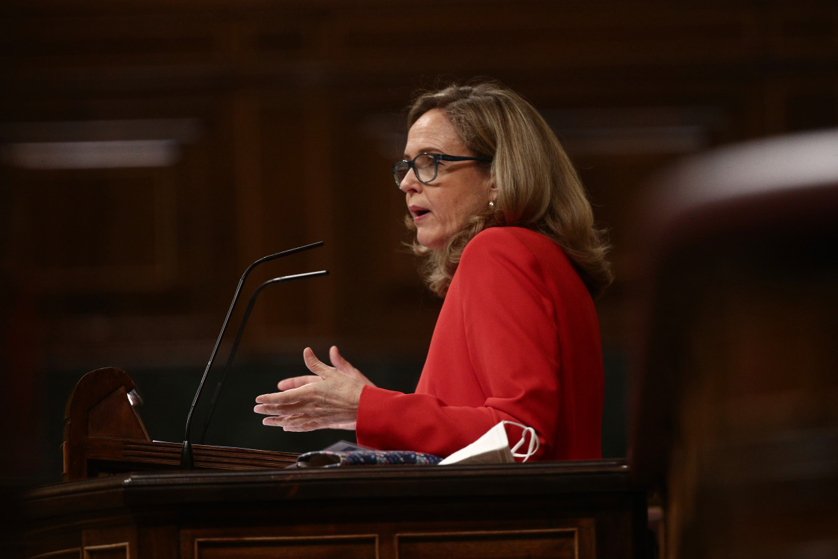 La vicepresidenta tercera i ministra d'Afers Econòmics i Transformació Digital, Nadia Calviño, intervé durant una sessió plenària celebrada al Congrés
