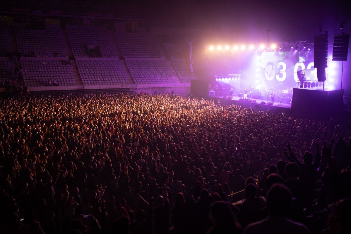 Vista del concert de Love of Lesbian al Palau Sant Jordi a Barcelona