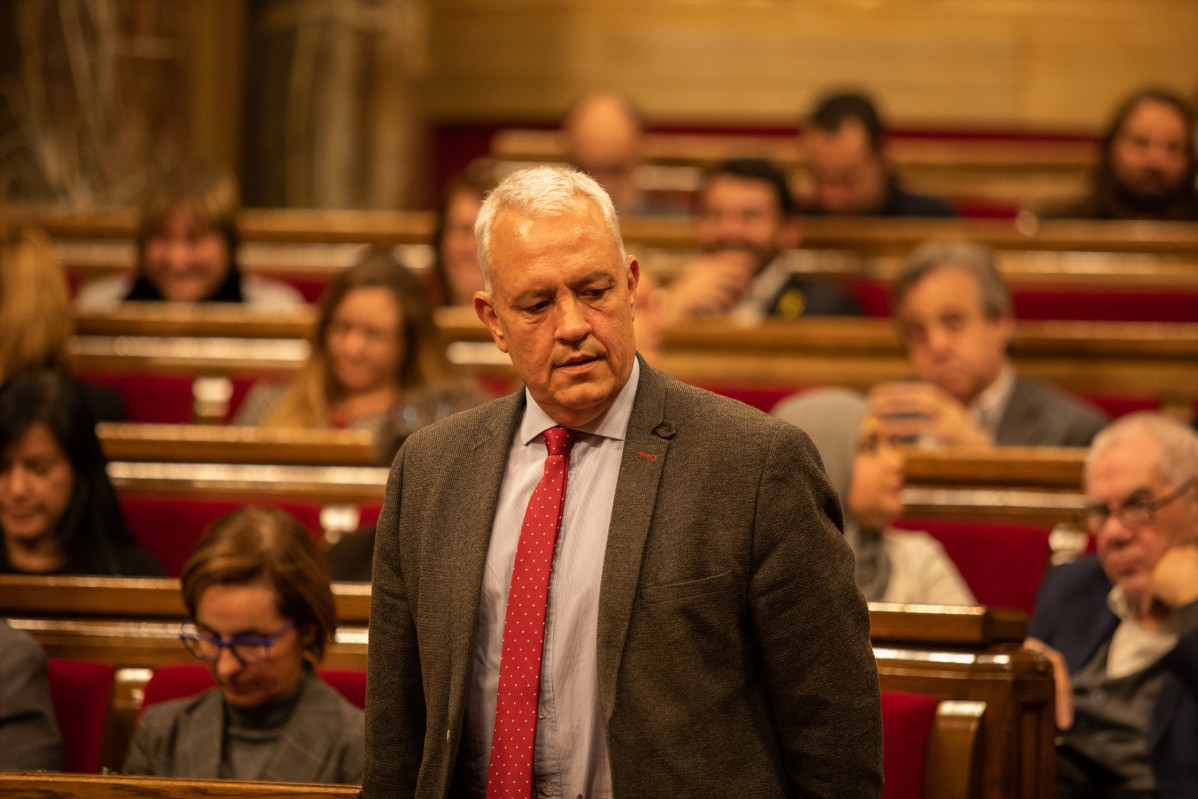 Arxiu - Santi Rodríguez (PPC) durant el ple extraordinari al Parlament de Catalunya després de la decisió de la Junta Electoral a 4 de gener de 2020