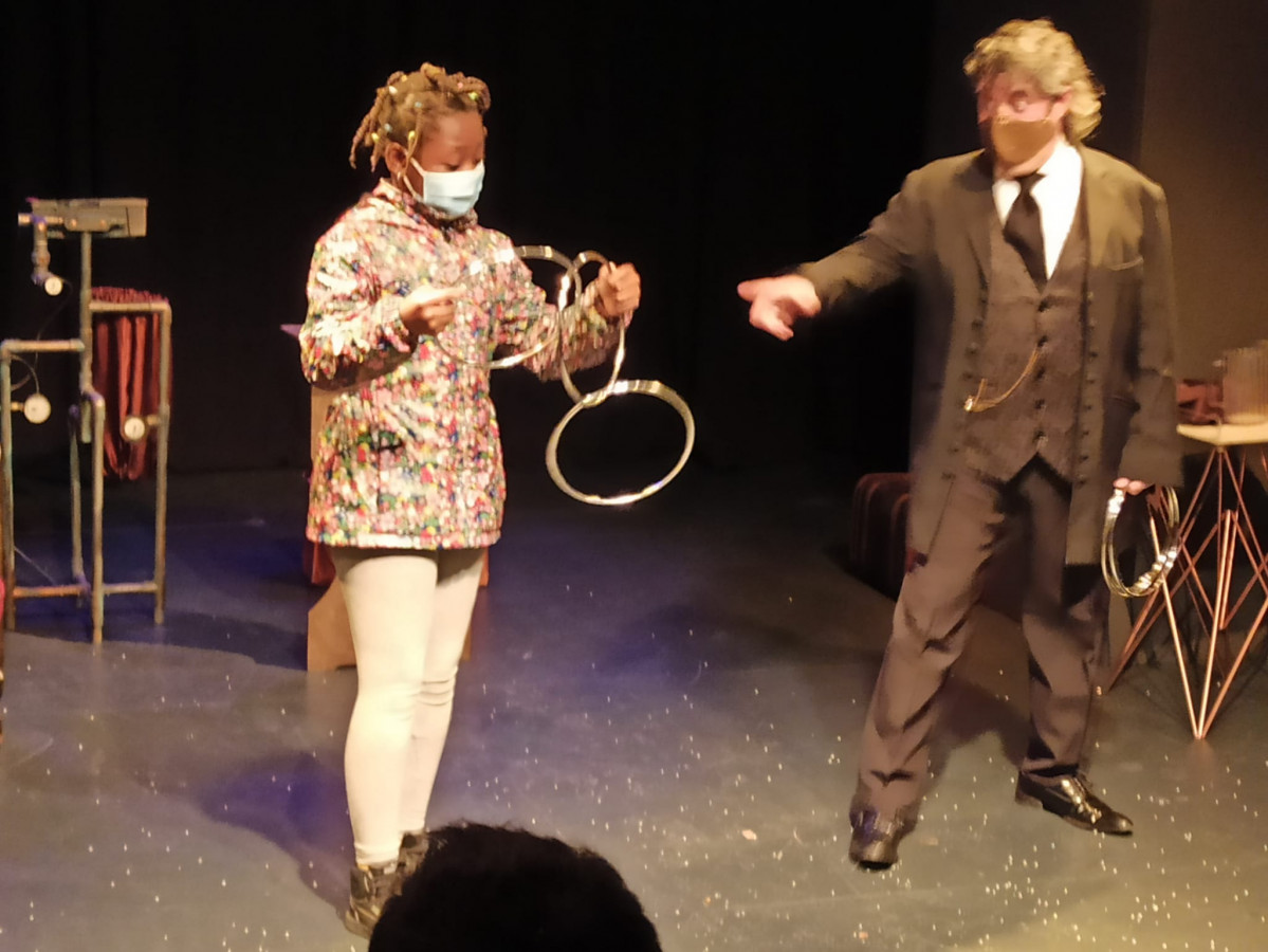 Teatre Gaudu00ed Aliskim i una espectadora