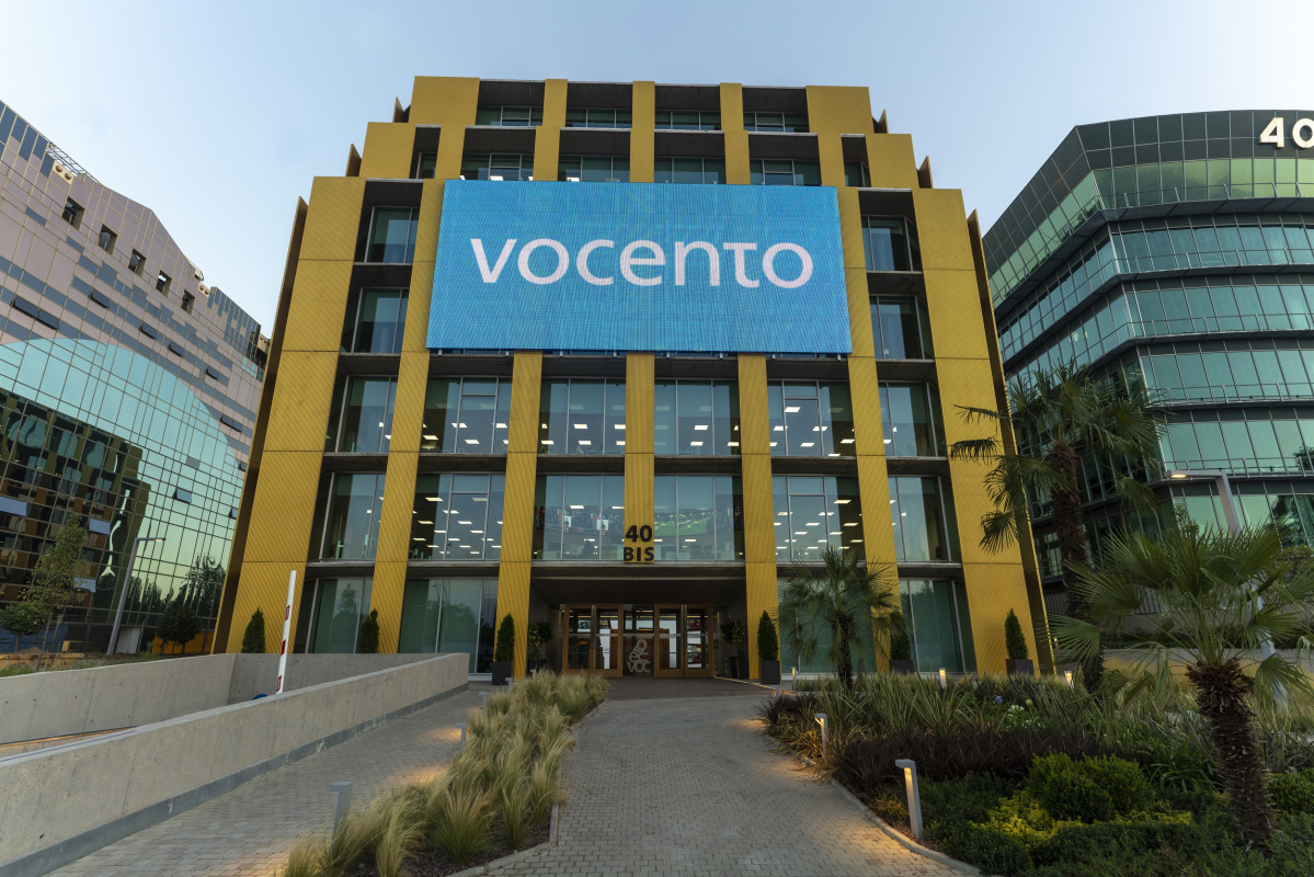 Arxiu - Vista de l'edifici de Vocento ABC al carrer de Josefa Valcarcel 40B amb el logo de Vocento