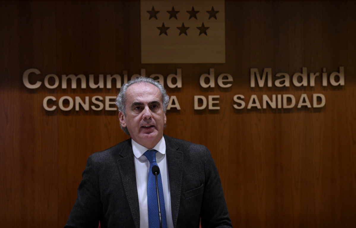Arxiu - El conseller de Sanitat de la Comunitat de Madrid, Enrique Ruiz Escudero durant una roda de premsa per actualitzar la informació epidemiològica i assistencial per coronavius a la regió.