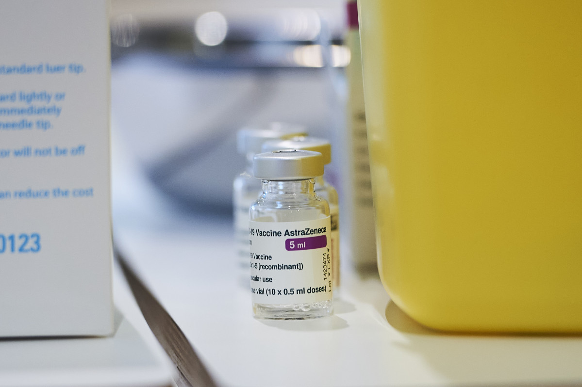 Diversos vials amb la vacuna de AstraZeneca