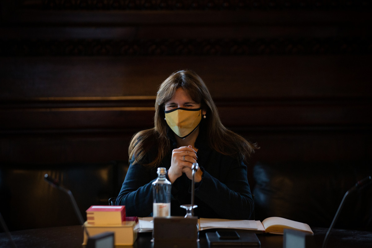 La nova presidenta de Parlament de Catalunya, Laura Borràs, presideix la reunió de la nova Taula de Parlament, a Barcelona, Catalunya, (Espanya), a 16 de març de 2021. Aquesta és la primera reunió de la Taula de Parlament elegida el passat divendres a la s