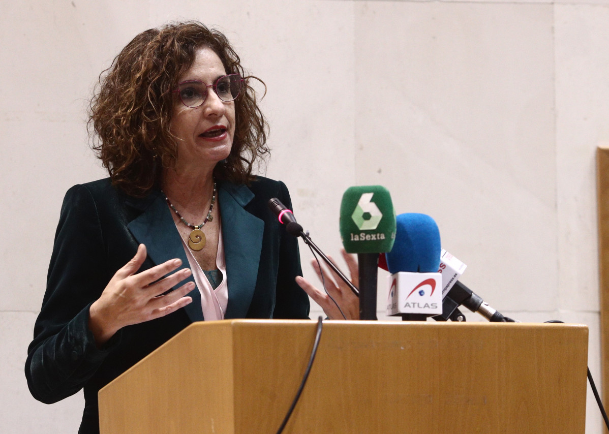 La ministra d'Hisenda i portaveu de Govern, María Jesús Montero, intervé en l'acte de constitució de l'Comitè de Persones Expertes per a la reforma fiscal, a 12 d'abril de 2021, a Madrid (Espanya)